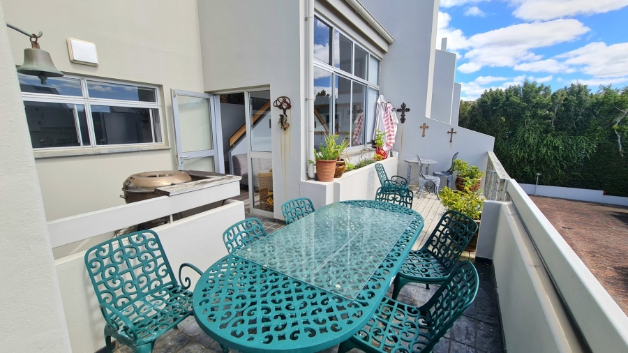 4 Bedroom Property for Sale in Lookout Beach Western Cape